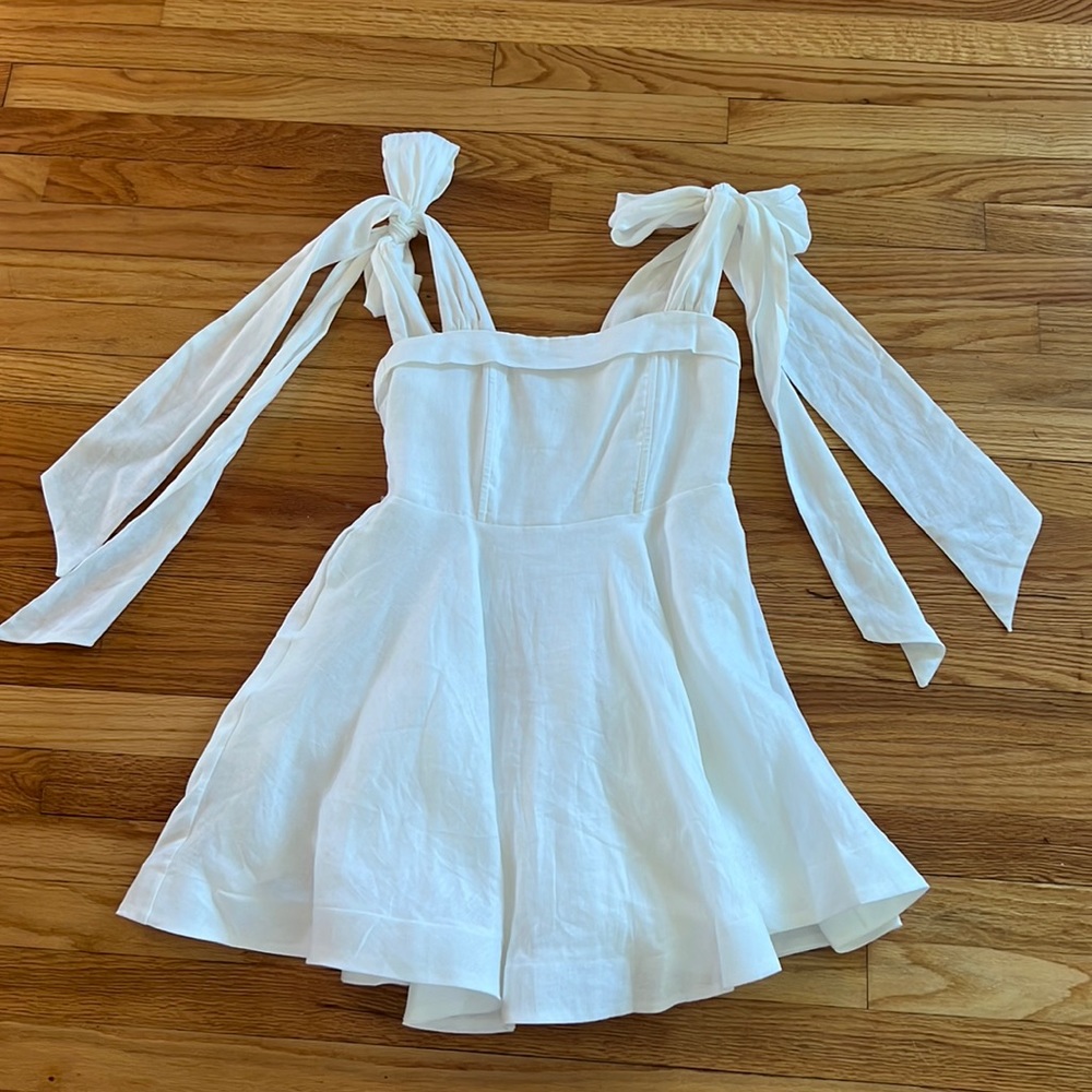 DISSH White Sleeveless Dress
